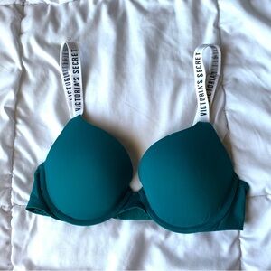 Victoria’s Secret T-shirt push-up bra🪽